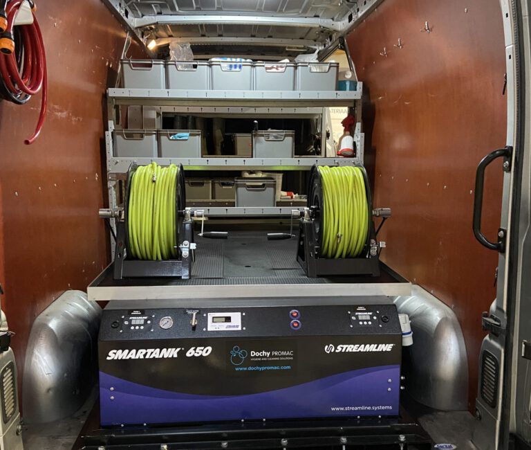 Installatie van een Streamline SMARTANK 650 voor 2 operatoren in een bestelwagen
