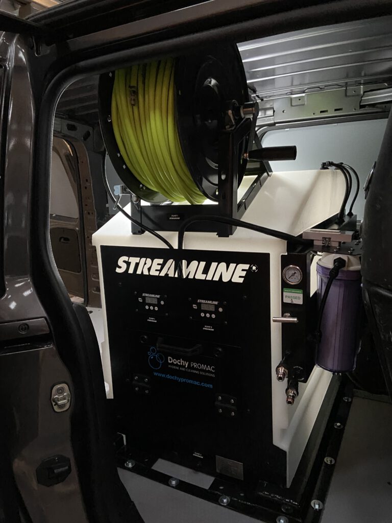 Installatie van een Streamline COMBI 700 osmose installatie voor ramenwas